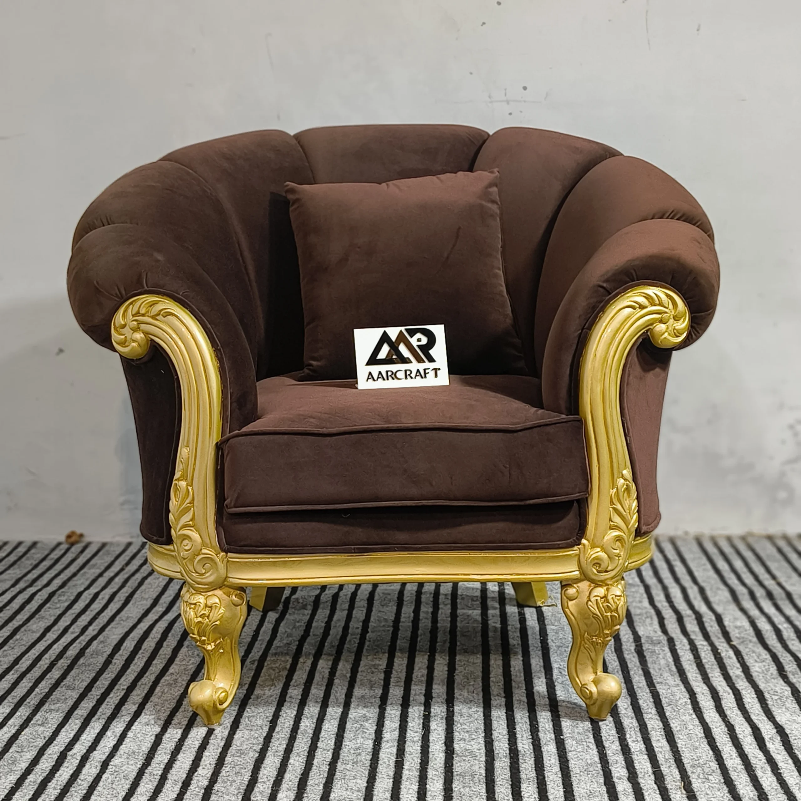 Royal Luxury Single Sofa Set with Gold Carved Center Table - Image 4